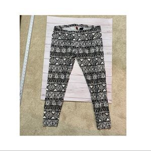 H&M Tribal Aztec Print Black and White Leggings Size L